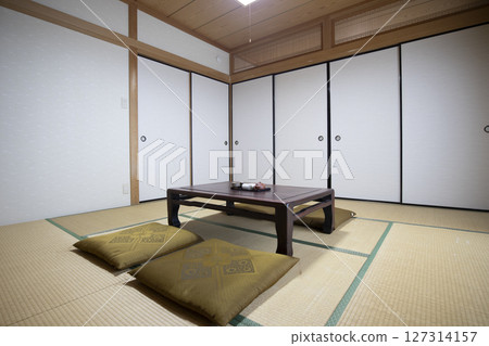 Large Japanese style room 127314157