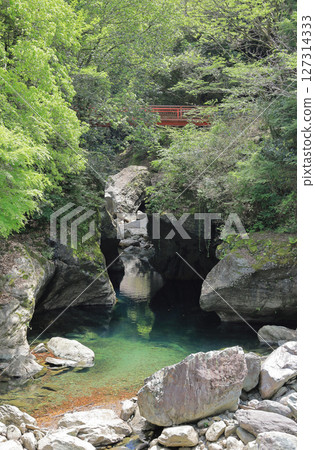 位於 Minetopia 別子觀光隧道入口附近的別子線山谷（該橋用於從觀光隧道返回） 127314333