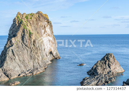 北海道積丹町，北海道的夏天，島向海岸，美麗的積丹藍色大海 127314437