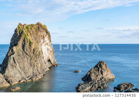北海道積丹町，北海道的夏天，島向海岸，美麗的積丹藍色大海 127314438