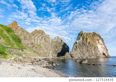 北海道積丹町，北海道的夏天，島向海岸，美麗的積丹藍色大海 127314439