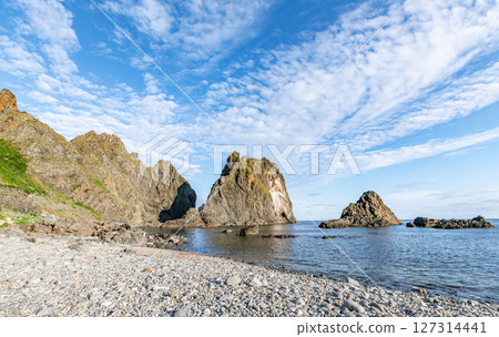 北海道積丹町，北海道的夏天，島向海岸，美麗的積丹藍色大海 127314441