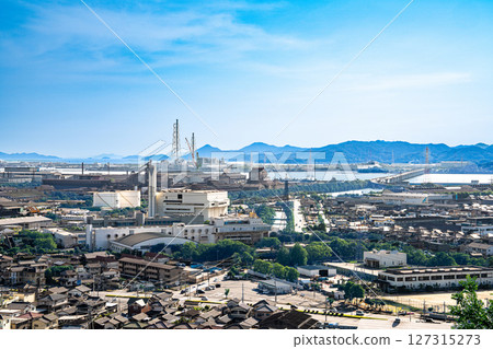 梅雨季節晴天時從龜島山眺望的水島沿海工業區 13 岡山縣倉敷市 127315273