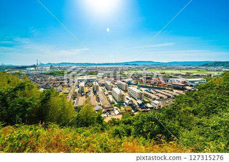 梅雨季節晴天時從龜島山眺望的水島臨海工業區 11 岡山縣倉敷市 127315276