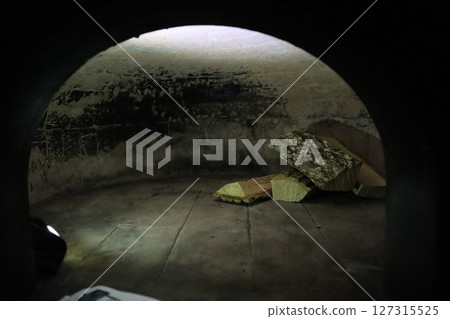 Brick pizza oven made with your own hands at home 127315525