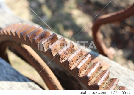 Rusty Gear in Nature A Captivating Vintage Industrial Detail Showcasing Timeless Craftsmanship 127315592