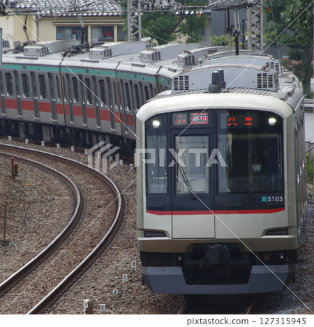 [DT] Tokyu Denentoshi Line 5000 series train (direct to Tobu Isesaki Line) 127315945