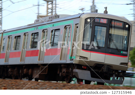 [DT] Tokyu Denentoshi Line 5000 Series Train (Tobu Skytree Line Direct) 127315946