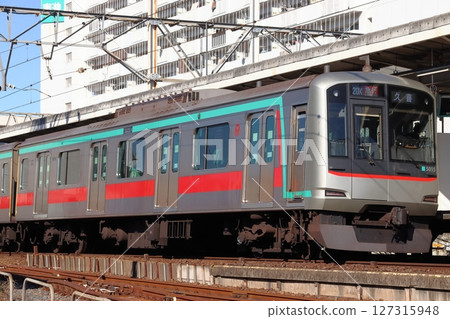 [DT] Tokyu Denentoshi Line 5000 series train (direct to Tobu Isesaki Line) 127315948