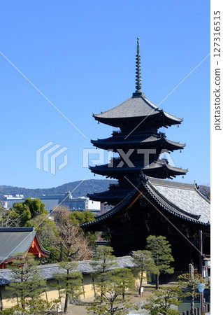 Scenery with Toji Temple and the five-story pagoda 127316515