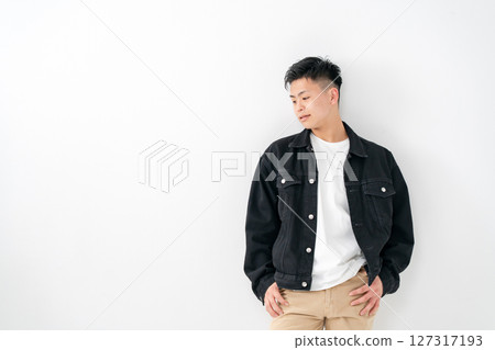 年輕男子肖像休閒 127317193