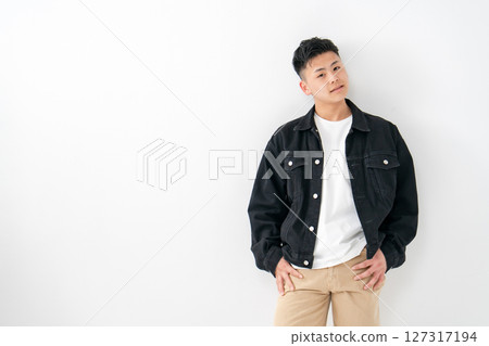 年輕男子肖像休閒 127317194