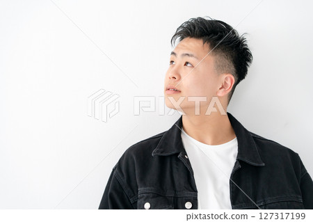 年輕男子肖像休閒 127317199