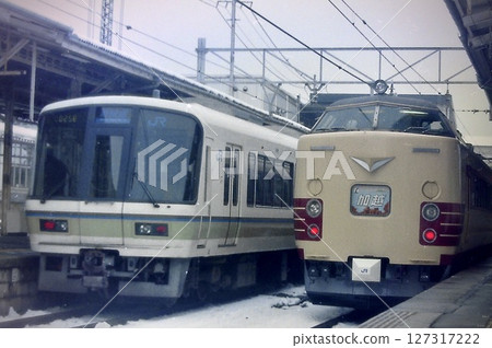 485系特快列車、221系列特別快速列車（1996年米原站） 127317222
