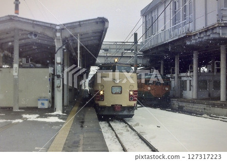 485系特快列車嘉越號和113系(1996年米原站) 485系特快列車嘉越號和113系(1996年米原站) 127317223