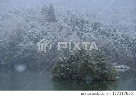 Snowy Kamiyoshi Pond Snowy Kamiyoshi Pond 127317630