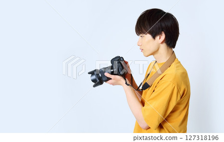 一位男攝影師的形象 127318196