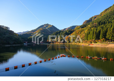 Autumn at Lake Usui in Annaka, Gunma Prefecture Autumn at Lake Usui in Annaka, Gunma Prefecture 127318217