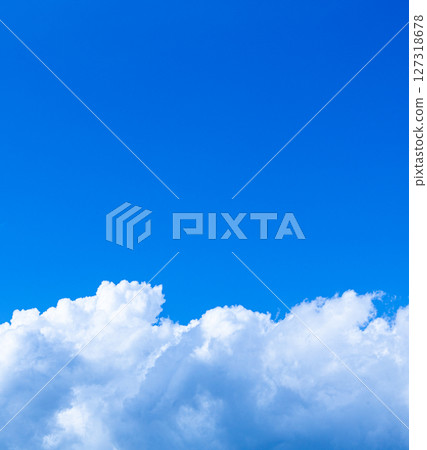 夏日藍天白雲的圖像 127318678