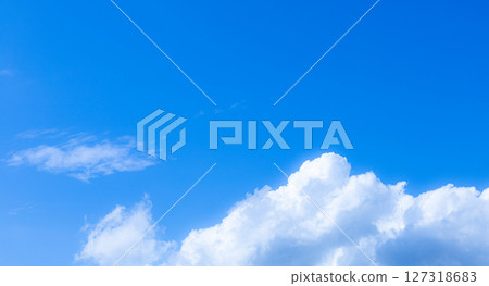 夏日藍天白雲的圖像 127318683