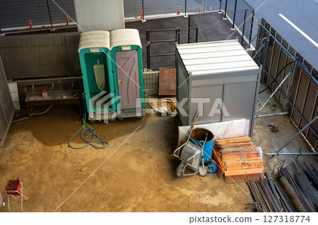 Construction site under the viaduct seen from above 127318774