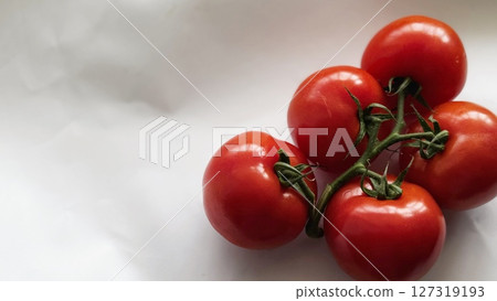 Centered cherry tomato bunch on white background 127319193