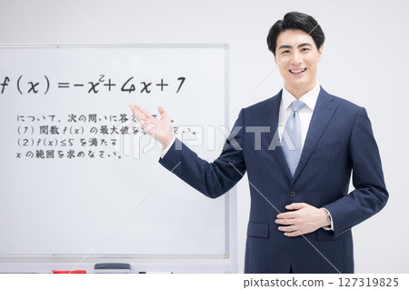 Image of a math teacher: Good luck to the students! Aim for success 127319825