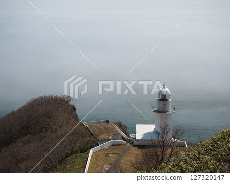 海霧籠罩下的地球岬景色十分美麗 127320147
