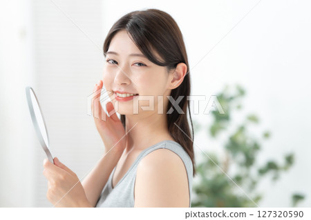 Women's skin care hand mirror 127320590