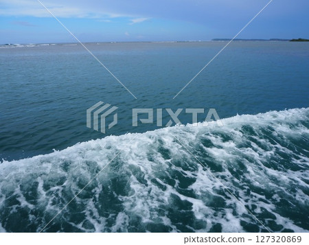 從關島的一艘船上欣賞海景 127320869