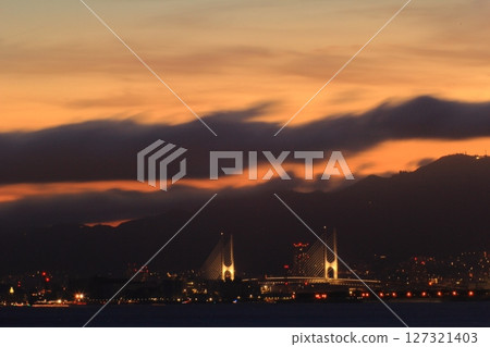 Sunset on Mt. Rokko (Ashiya City, Hyogo Prefecture) Hanshin Expressway Route 5 Bayshore Line 127321403