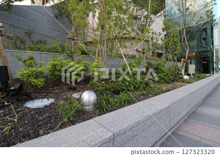 東京Takanawa Gate City內設置的圓頂狀澆水龍頭箱 127323320