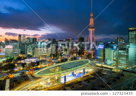 黃昏時分的愛知縣名古屋市榮，可欣賞名古屋電視塔 127323435