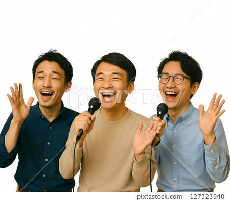 男士在卡拉 OK 玩樂 127323940