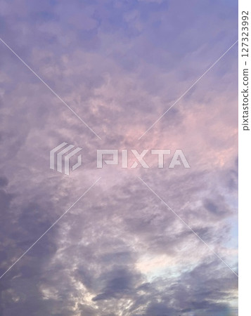 Pale pink sky at dusk Pale pink sky at dusk 127323992