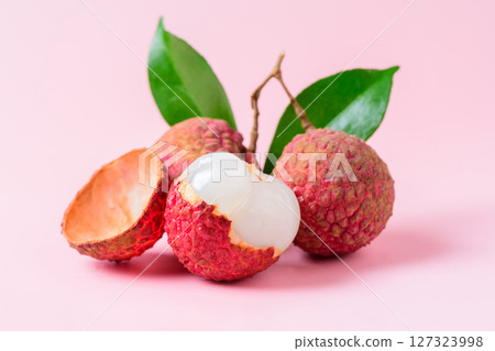 Juicy Lychee with cut in half and leaves isolated on pink background.Thai fruits 127323998