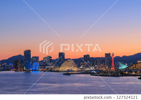 神戶的夜景（兵庫縣神戶市中央區） 127324121