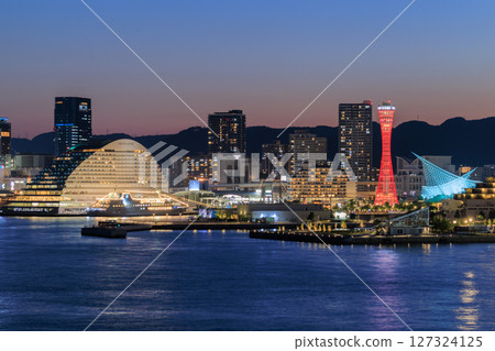 Evening view of Kobe (Chuo-ku, Kobe, Hyogo Prefecture) 127324125