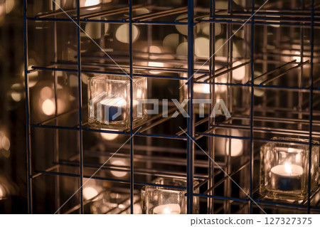 格子燈照亮的當代藝術與燭光空間 127327375