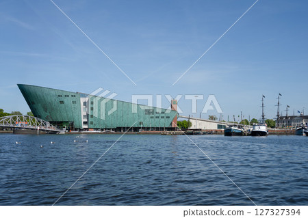 從遊輪欣賞阿姆斯特丹城市景觀，荷蘭 NEMO 科學中心 127327394