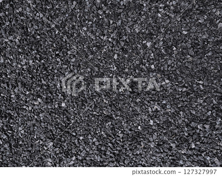 水平放置的許多炭灰色小碎石的庫存圖像 127327997
