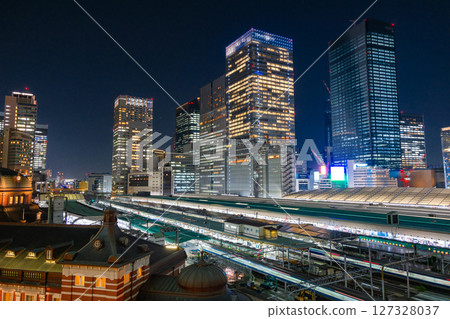 東京晚上的東京站 127328037