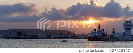 Stunning sunset panorama Stunning sunset panorama 127328507