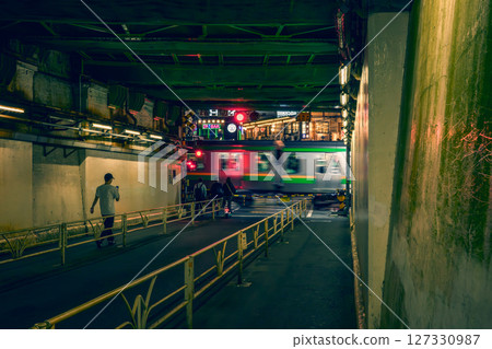 Yoyogi Station at night: Umayado railroad crossing and pedestrians 127330987
