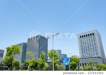 Scenery of skyscrapers surrounded by fresh greenery 127331563