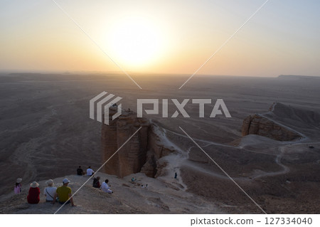 Edge of the World at Sunset, Saudi Arabia 127334040