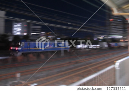 EF210-300型電力機車穿越梅田嶺，抵達吹田貨運站_照片拍攝於2024年12月14日 127335311