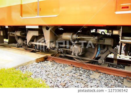 The FS396 type bogie installed on the veteran commuter train "8000 series" 8577F The FS396 type bogie installed on the veteran commuter train "8000 series" 8577F 127336542
