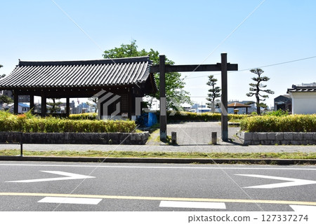 名古屋市熱田區宮之渡公園（七裡渡舊址）的大門及休息設施 127337274