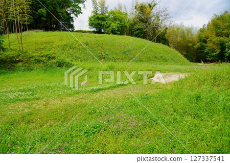 A destroyed keyhole-shaped tumulus from the early Kofun period: Tsubakii Otsukayama Tumulus 5, rear circular mound 127337541